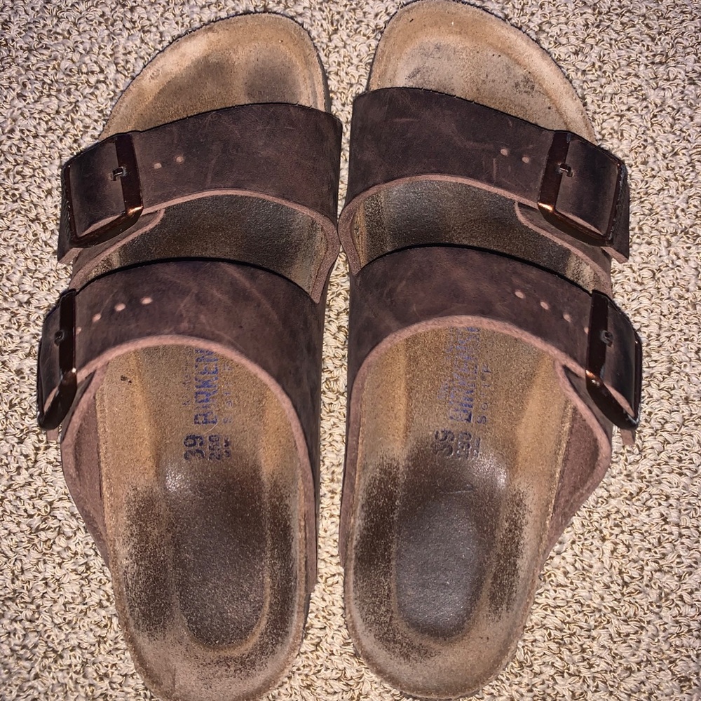 brown birkenstock’s